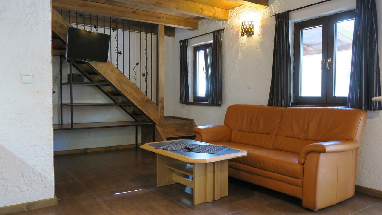 Villa Osada Pod Czerwonym Debem - Czarny Mlyn Jastrzębia Góra Exterior foto